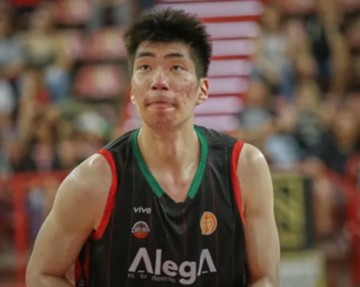 开云体育官网-这场有点铁！余嘉豪5中1得8分，错失多个机会，造杀伤能力是真强