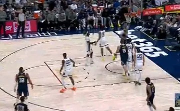 开云体育app-约翰逊杀入禁区上篮再中，掘金打出12-3小高潮反超比分